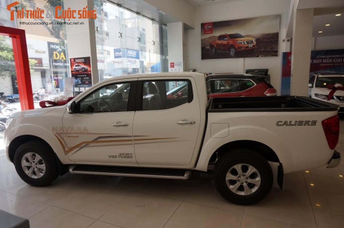 Ban tai Nissan Navara &quot;doi gia&quot; them 20 trieu tai Viet Nam-Hinh-2